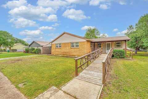 514 E Washington Ave, Walters, OK 73572