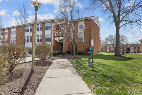 1970 Greenpoint Drive, Saint Louis, MO 63122