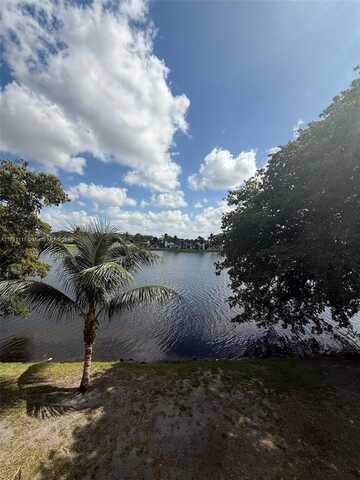 6910 NW 173rd Dr, Hialeah, FL 33015