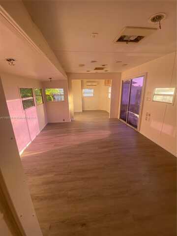 1600 NW 42nd St, Miami, FL 33142