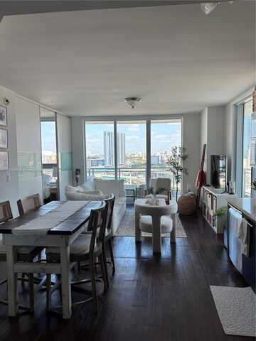 90 SW 3rd St, Miami, FL 33130