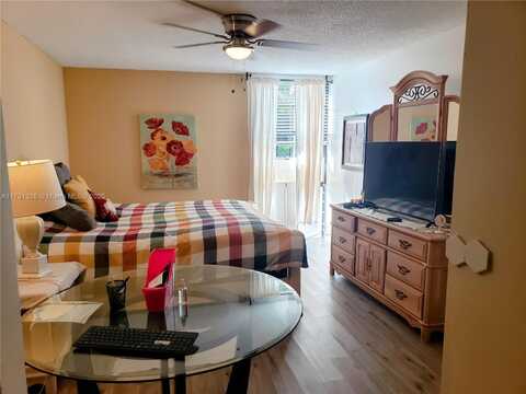 3101 N Country Club Dr, Aventura, FL 33180