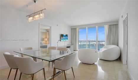 50 Biscayne Blvd, Miami, FL 33132