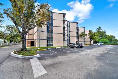7125 NW 186th St, Hialeah, FL 33015