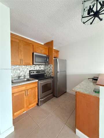 8260 SW 210th St, Cutler Bay, FL 33189