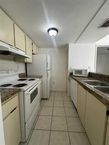 7125 NW 186th St, Hialeah, FL 33015