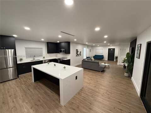 2918 SW 2nd St, Miami, FL 33135