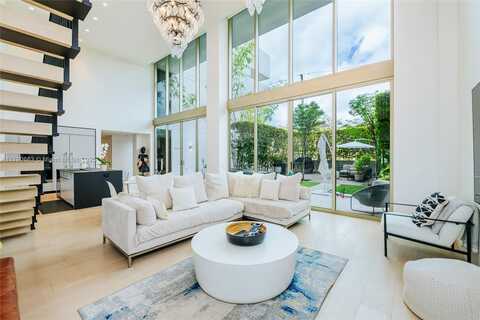 300 Collins Ave, Miami Beach, FL 33139