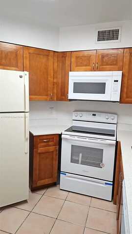 210 Lake Pointe Dr, Oakland Park, FL 33309