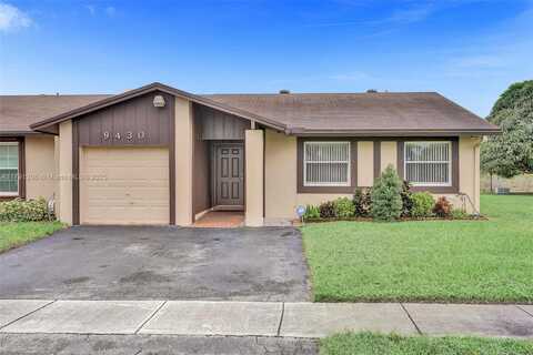 9430 S Meadows Cir, Miramar, FL 33025