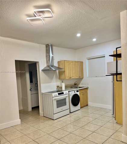 1021 NW 3rd St, Miami, FL 33128
