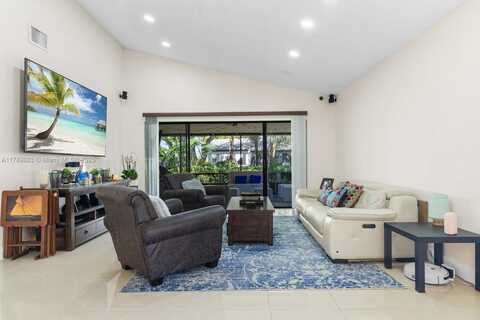 371 Fairway Cir, Weston, FL 33326
