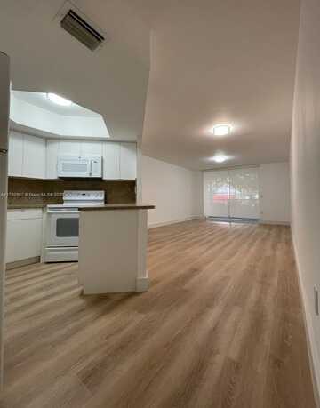 8333 Lake Dr, Doral, FL 33166