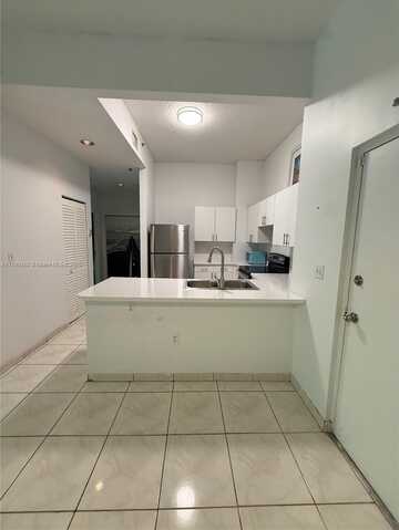 104 SW 9th St, Miami, FL 33130