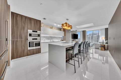 851 NE 1st Ave, Miami, FL 33132