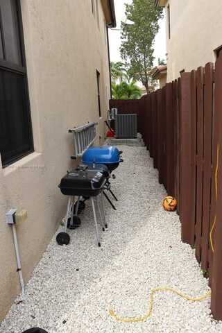 10032 NW 87th Ter, Doral, FL 33178