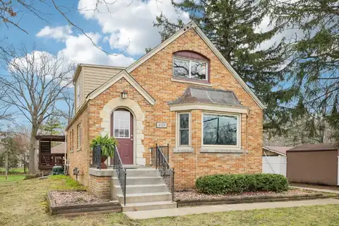 4820 S 43rd St, Greenfield, WI 53220