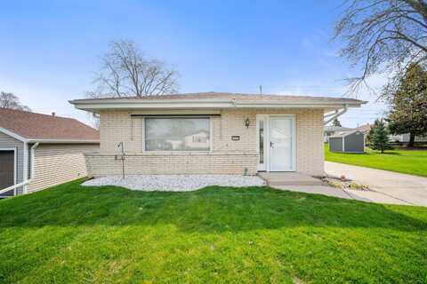 4242 S 90th St, Greenfield, WI 53228