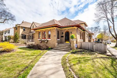 2602 Lefeber Ave, Wauwatosa, WI 53213