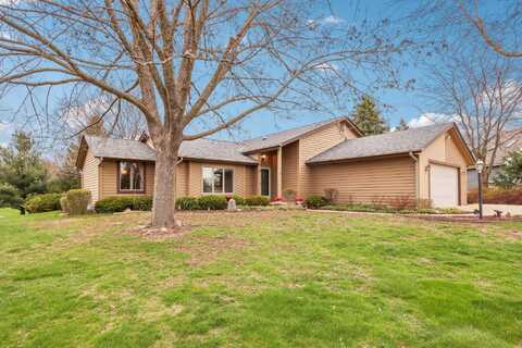 S44w25600 High Ridge Ct, Waukesha, WI 53189