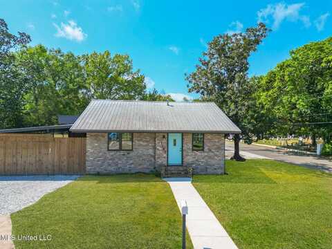 1102 Calhoun Street, Ocean Springs, MS 39564