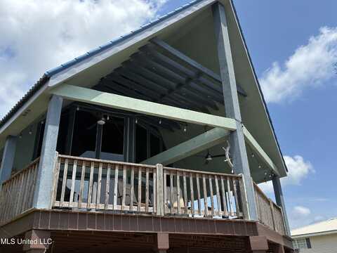 6327 Pontiac Drive, Kiln, MS 39556