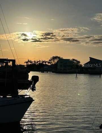 165 175TH TERRACE DRIVE E, REDINGTON SHORES, FL 33708