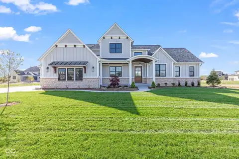 8083 Easton Lane, Zionsville, IN 46077
