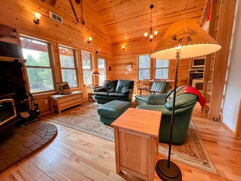 11762 Hemlock Creek Road, Crescent Lake, OR 97733