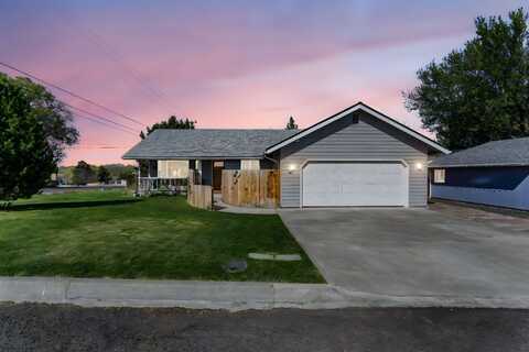 14 NE Hillcrest Street, Madras, OR 97741