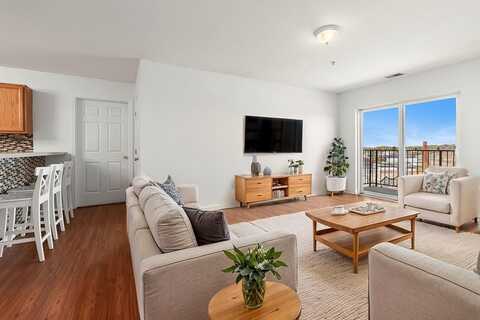 84 Aborn St, Peabody, MA 01960