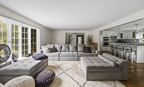 5 Live Oak Dr, Easton, MA 02375