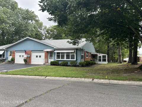 20 Lexington Drive, Whiting, NJ 08759