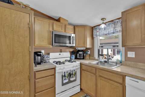 3 Cedar Court, Manalapan, NJ 07726