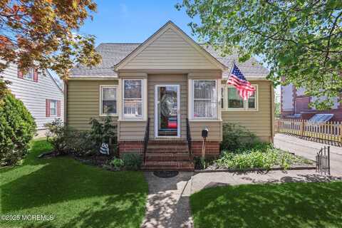 14 Seventh Avenue, Florence, NJ 08518