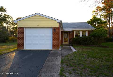 27 Moccasin Drive, Whiting, NJ 08759