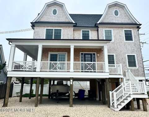 41 Jacobsen Lane, Lavallette, NJ 08735