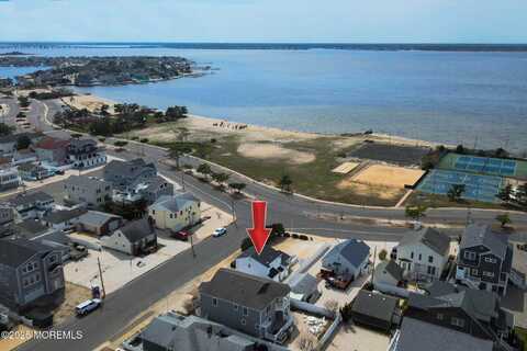907 Bay Boulevard, Lavallette, NJ 08735