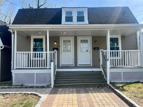 52 Underhill Avenue, Locust Valley, NY 11560