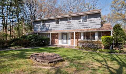 4 Penn Court, Dix Hills, NY 11746