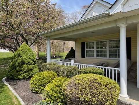 2304 Augusta Alley, Riverhead, NY 11901
