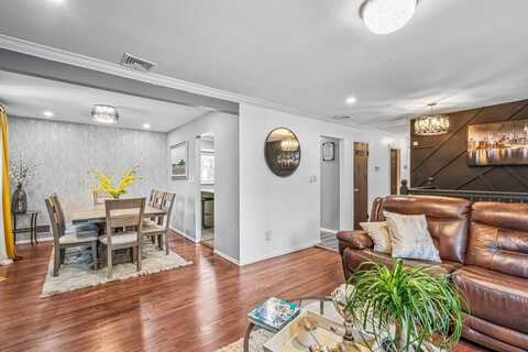 5 Lantern Street, Huntington, NY 11743