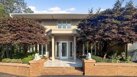 18 Durham Drive, Dix Hills, NY 11746