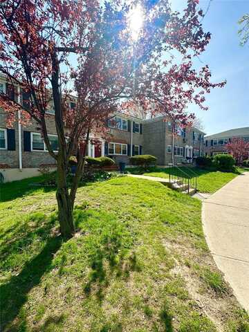 150-34 Jewel Ave, Flushing, NY 11367