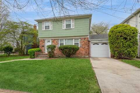38 Floral Parkway, Floral Park, NY 11001