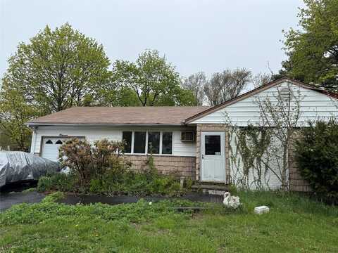 11 Columbus Avenue, Brentwood, NY 11717