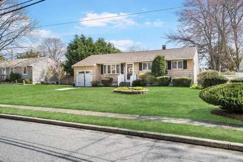 329 Raft Avenue, Holbrook, NY 11741