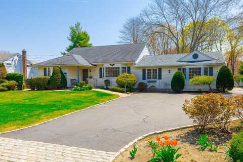 8 Flower Hill Lane, Bay Shore, NY 11706