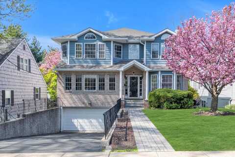 95 Bayview Avenue, Port Washington, NY 11050