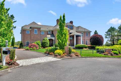27 True Harbour Way, West Islip, NY 11795